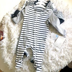 Long sleeve onesie by Cloud Island